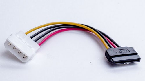 SATA-MOLEX TÁPKÁBEL