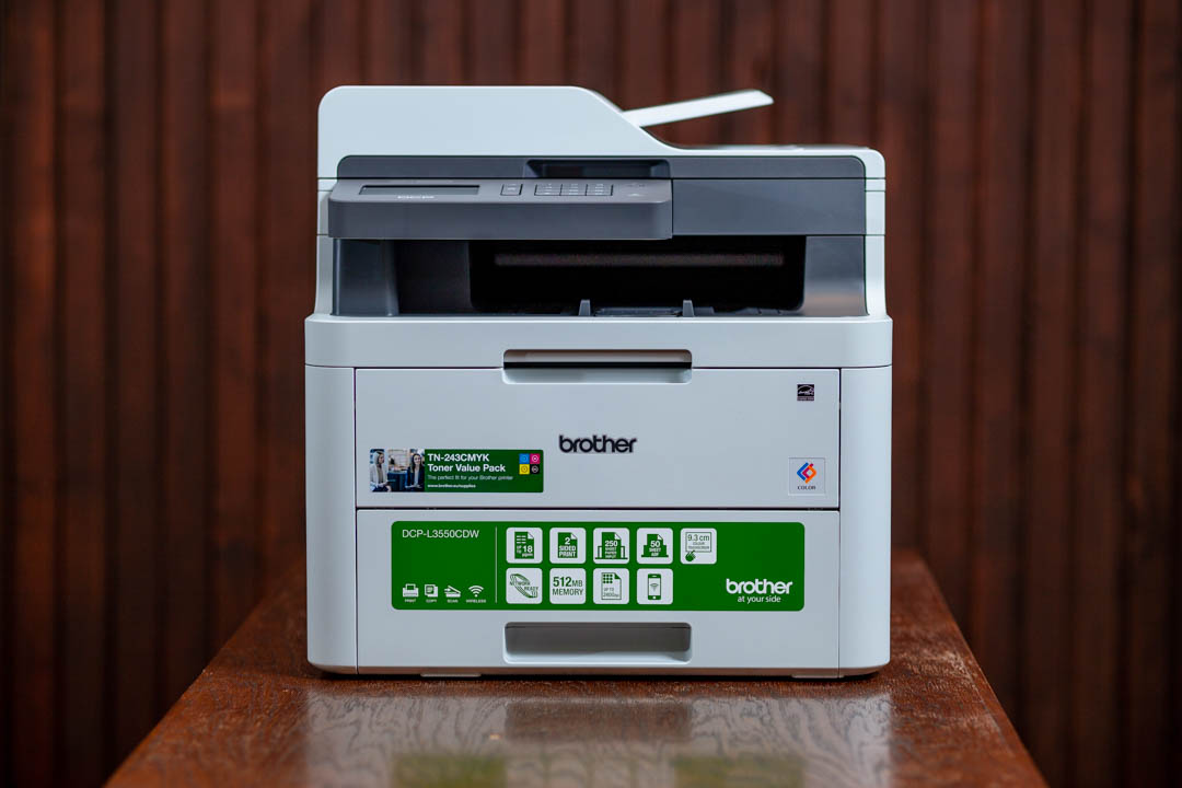 Brother L3550CDW színes LED nyomtató és szkenner elölnézetből